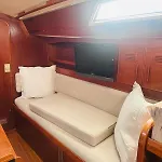 بوتيل Velero Nadya