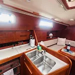 Velero Nadya بوتيل