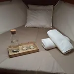 بوتيل Velero Nadya أرّاثيفي