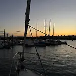 Velero Nadya بوتيل *
