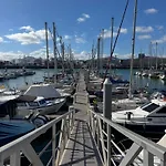 Velero Nadya بوتيل