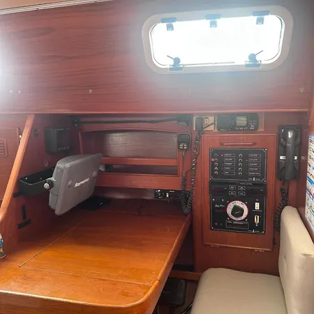 Botel Velero Nadya