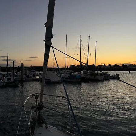 Velero Nadya Botel *