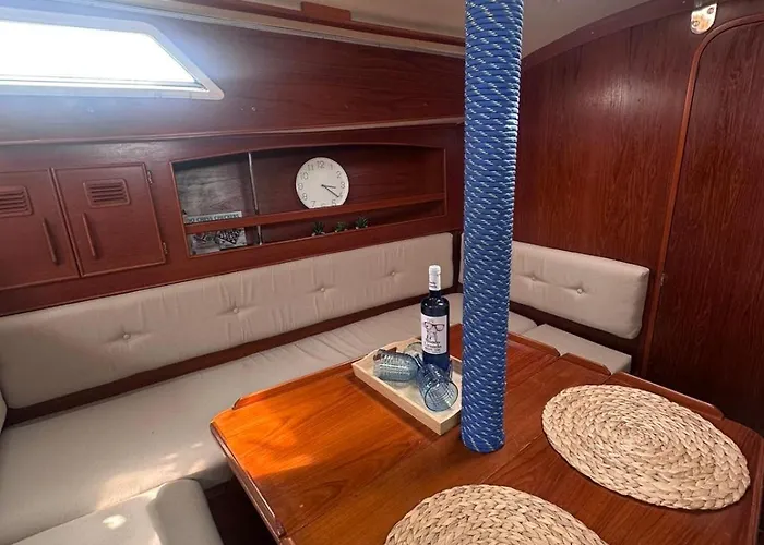 船上ホテル Velero Nadya