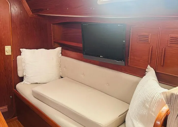 船上ホテル Velero Nadya
