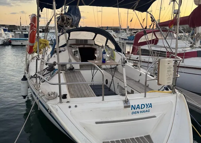 Velero Nadya Båthotell Arrecife (Lanzarote)