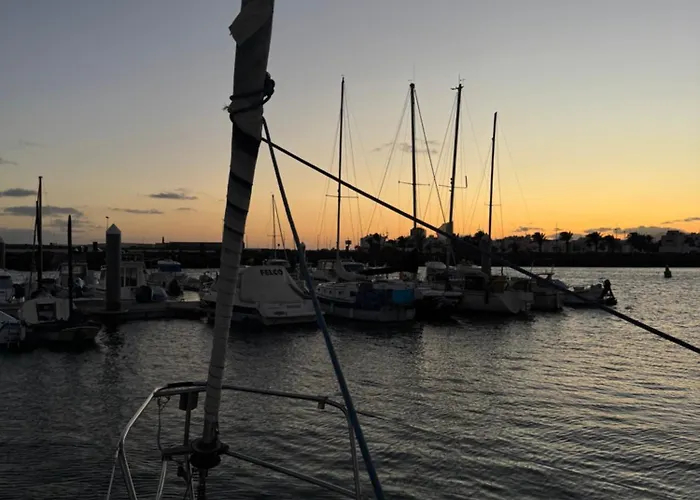 Velero Nadya 船上ホテル *