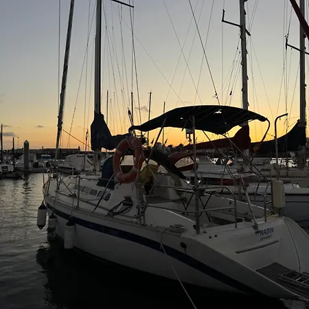 Bateau-hôtel Velero Nadya Arrecife (Lanzarote)