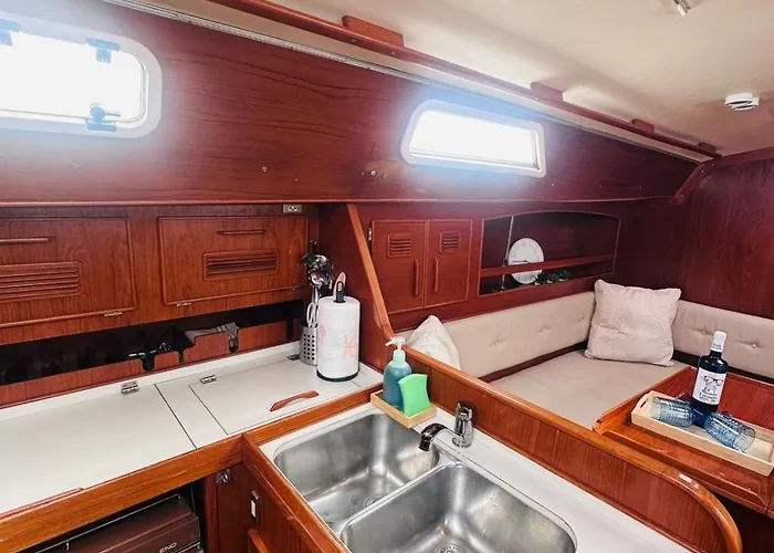 Velero Nadya Bateau-hôtel